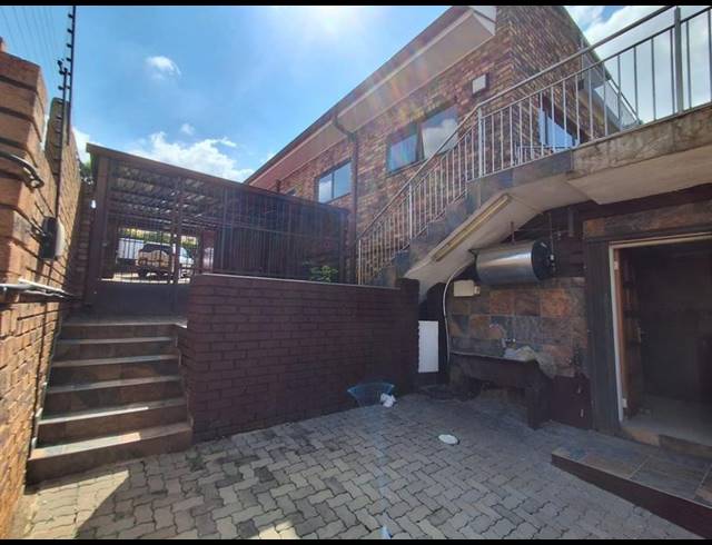 6 BEDROOM HOUSE FOR SALE IN WINCHESTER HILLS EXT 3